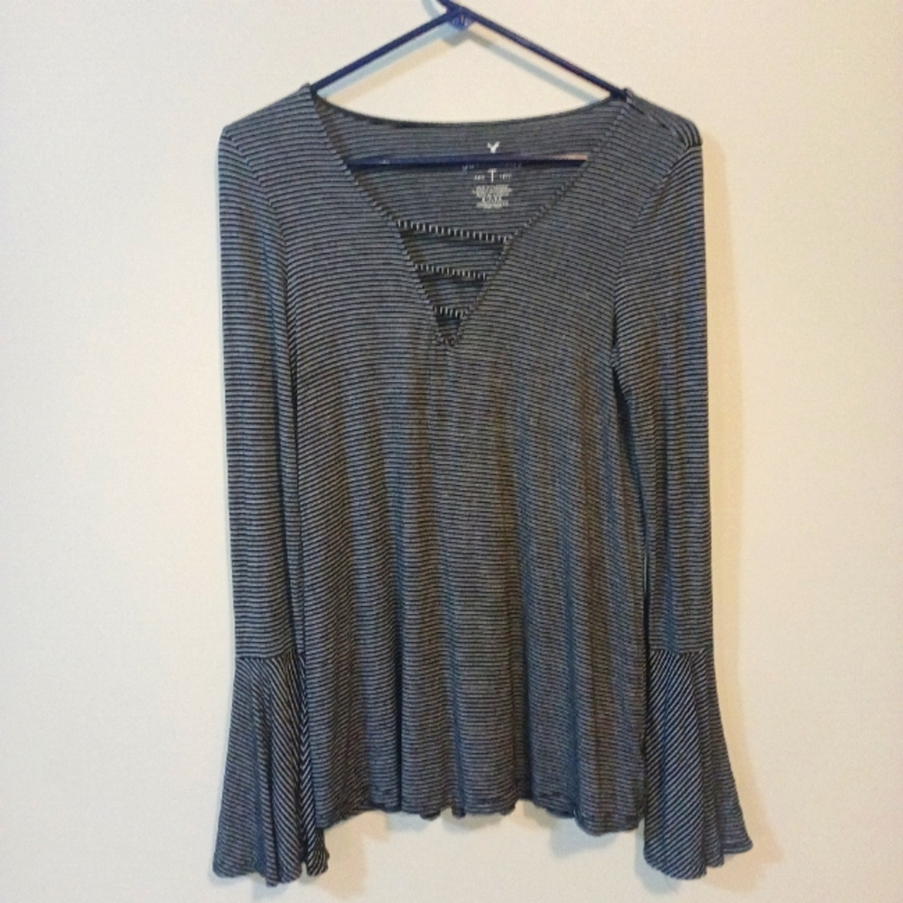 AEO Soft &Sexy bell sleeves blouse sz s